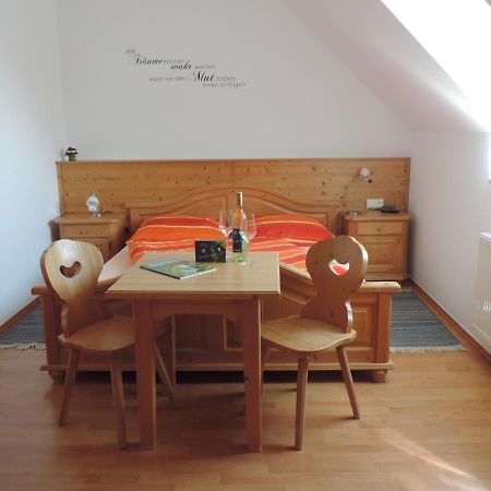 Weingut Gaestezimmer Gruber Ehrenhausen Exteriör bild