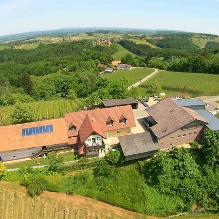 Weingut Gaestezimmer Gruber Ehrenhausen Exteriör bild
