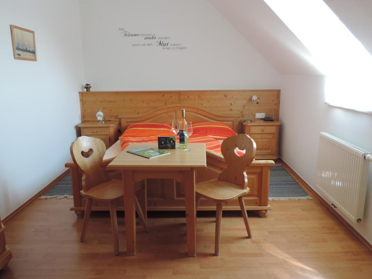 Weingut Gaestezimmer Gruber Ehrenhausen Exteriör bild
