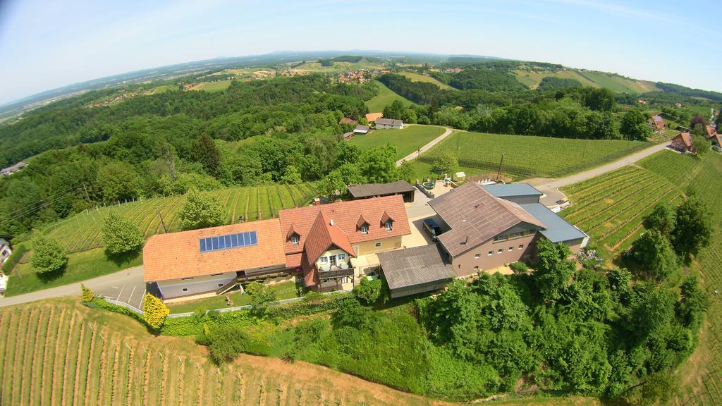 Weingut Gaestezimmer Gruber Ehrenhausen Exteriör bild