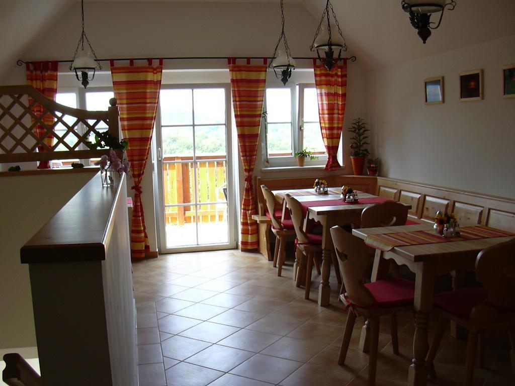 Weingut Gaestezimmer Gruber Ehrenhausen Rum bild